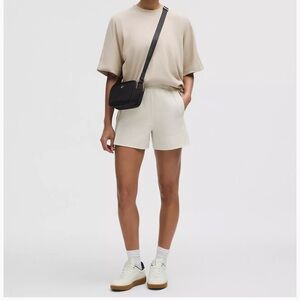 Lululemon Crossbody Camera Bag 2L Black/Gold